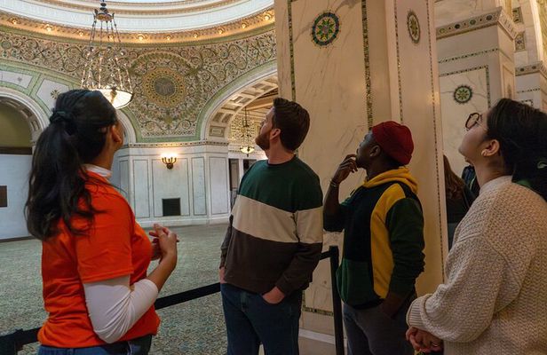 Chicago: Downtown Loop & Millennium Park 2 Hour Walking Tour