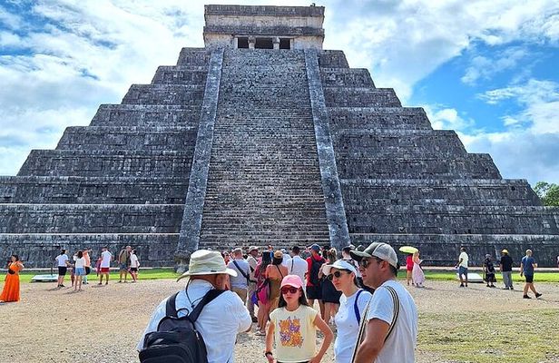 Chichen Itza Walking Shared Tour and Skip-the-Line Early Access