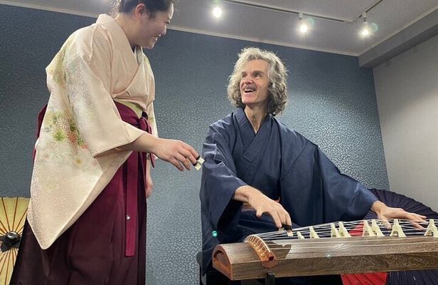 Traditional Japanese Music show & Experience Tour in Osaka