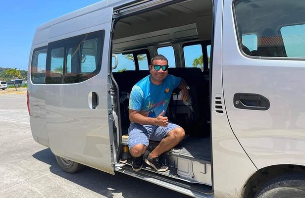 Roatan Private 12 setter Bus with Driver for the day