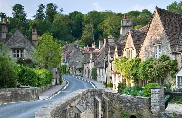 Cotswolds Uncovered: Hidden Gems on a Comfy Private Ride