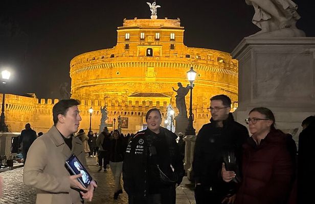 Dark Legends and Ghost Stories Night Walking Tour in Rome