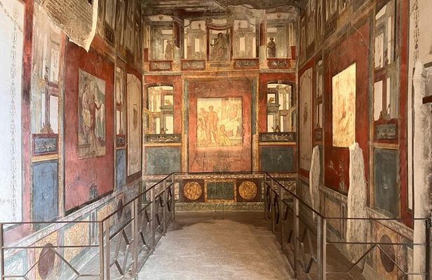 Pompeii: Walking Tour with Archaeologist and Skip-the-Line Ticket