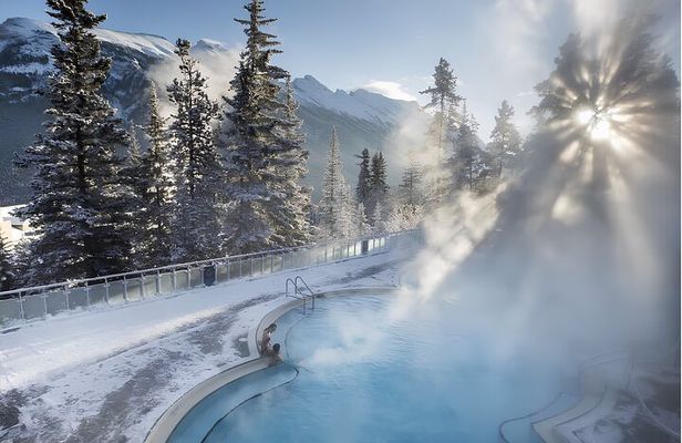 Lake Louise, Moraine Lake/Johnston Canyon, Banff Hot Springs Tour
