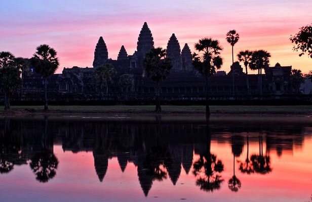 Private Sunrise Angkor Wat Tour with pickup from your hotel