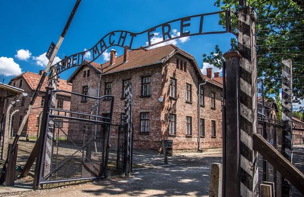Small Group VIP Auschwitz Tour with Transportation