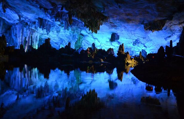 Guilin to Yangshuo Day Tour Li River Cruise and Reed Flute Cave