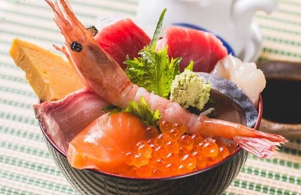Sapporo Guided Walking Lunch Tour in Nijo Market and Sosei East