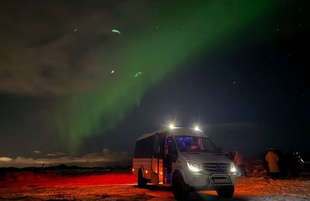 Northern Lights & Hot Choco: Private 4x4 Tour from Reykjavik