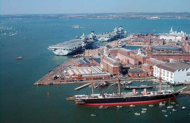 Private Portsmouth Heritage & Coastal Day Tour from London