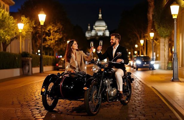 Private Nighttime Vintage Sidecar Tour with Champagne in Paris