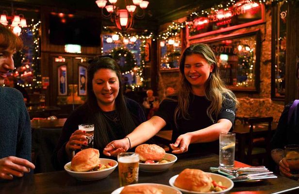 New! Edinburgh Old Town Food & Drinks Tour with Eating Europe