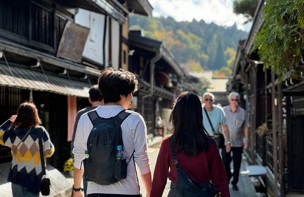Takayama Jinya & Old Town Private Walking Tour
