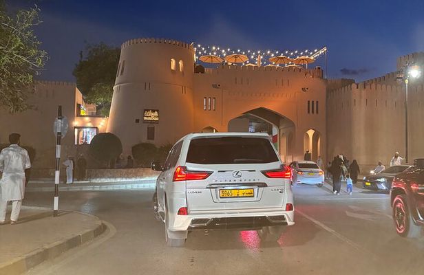 Muscat: Nizwa Market & Fort, Jabel Akhdar Full-Day Tour + Lunch 