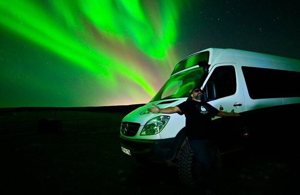 Northern Lights & Hot Choco: Private 4x4 Tour from Reykjavik