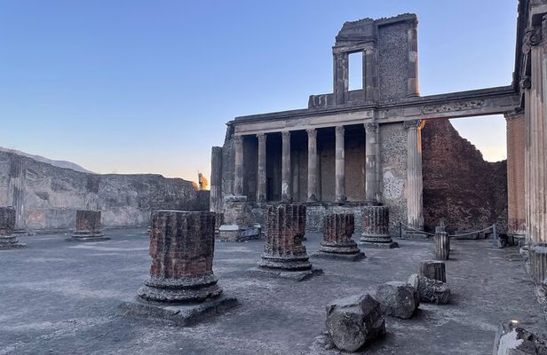 Pompeii Small Group Tour from Amalfi Coast with an Archaeologist