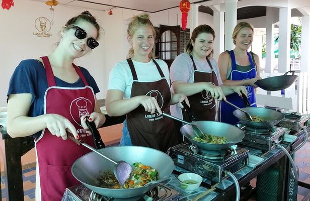 Lanna Smile Thai Cooking Class in Chiang Mai with Market tour