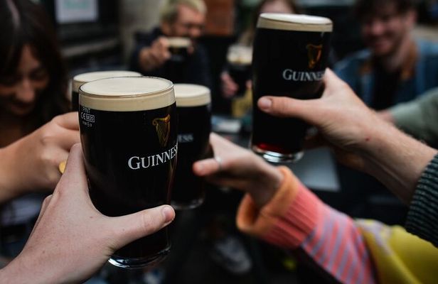 Irish Traditional Pub and History Tour with Expert Local Guide