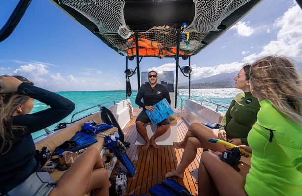 Snorkeling in Tahiti Lagooon: guided educational Boat Tour