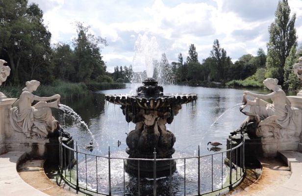 Christmas at Kensington Palace, Walk, High Tea & Palace Entry
