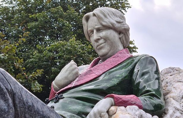 Oscar Wilde Dublin Walking Tour with Expert Local Guide