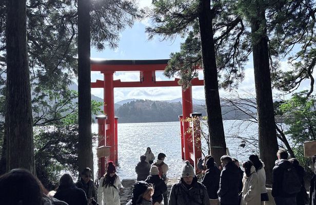 Hakone’s Best Hot Springs with Lake Ashi Cruise from Tokyo