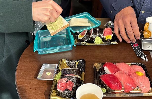 Tsukiji Fish Market: Food Culture, Street Food & Cutting Show