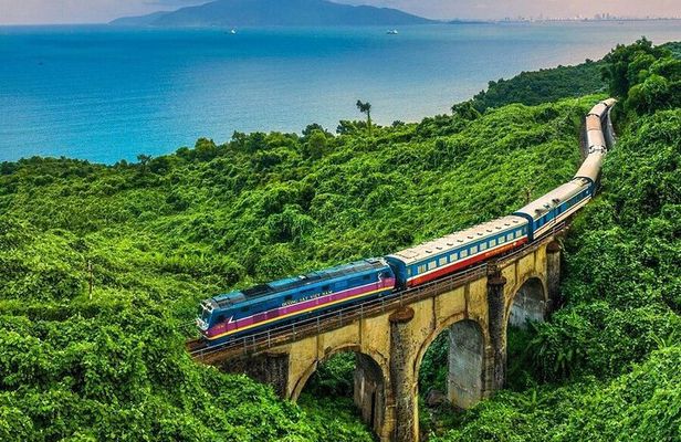 Heritage Train Adventure: Hue to Hoi An with Lantern Experience