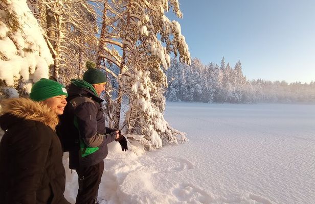 Hiking tour in Nuuksio National Park with meal and snacks