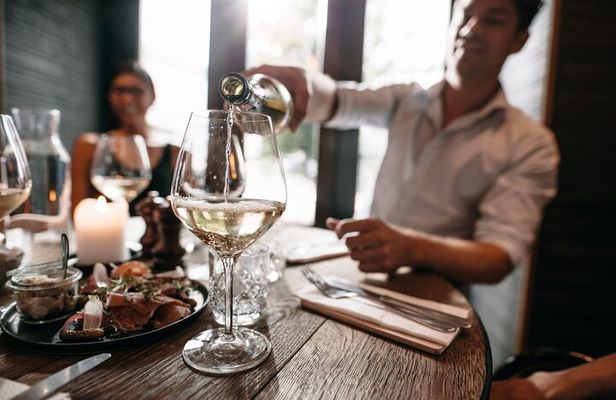 Sevilla: Fun Wine Tasting with an Spanish Sommelier