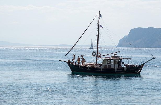 Athens: Private 8-Hour Saronic Gulf Cruise with BBQ