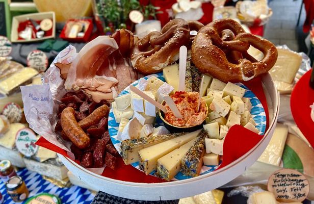 Munich Food Tour: Bavarian Classics, Market Bites & Beers