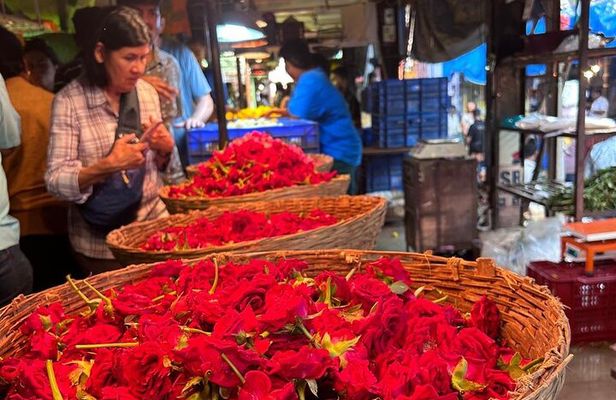 Mumbai by Dawn: Explore Markets, Docks, and Daily Life