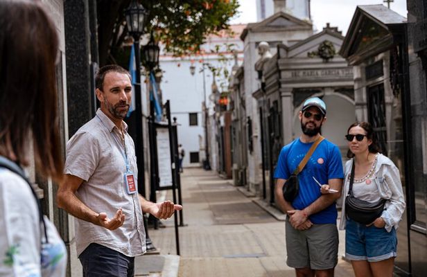 Recoleta Cemetery - Small Group Tour of History & Secrets