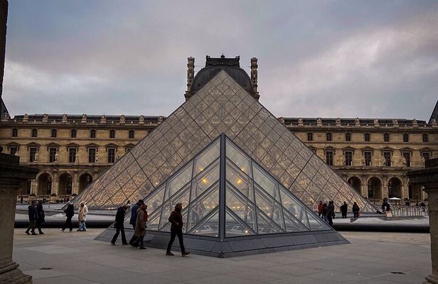 Louvre Highlights & Mona Lisa : Guided, Skip the Line Experience
