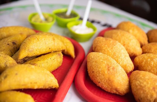 Food Tour in Historic Downtown with a Food Scholar and Tastings