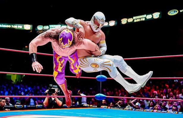 Enjoy the Incredible Wrestling Speculum at the CDMX