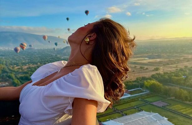 Balloon flight / Breakfast in the cave / CDMX pick-up + Pyramids