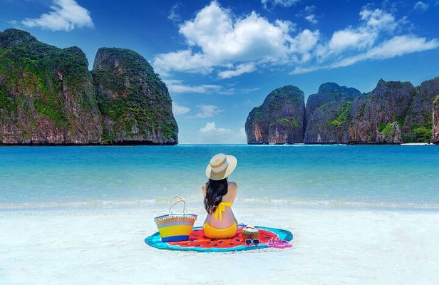Phi Phi Islands Sightseeing Tour by Speedboat with Buffet Lunch