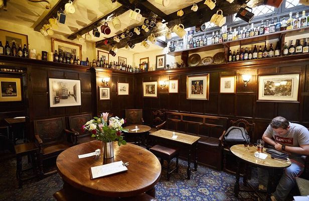 Historic Pubs Tour Ghosts, Ghouls, Gin and Sin