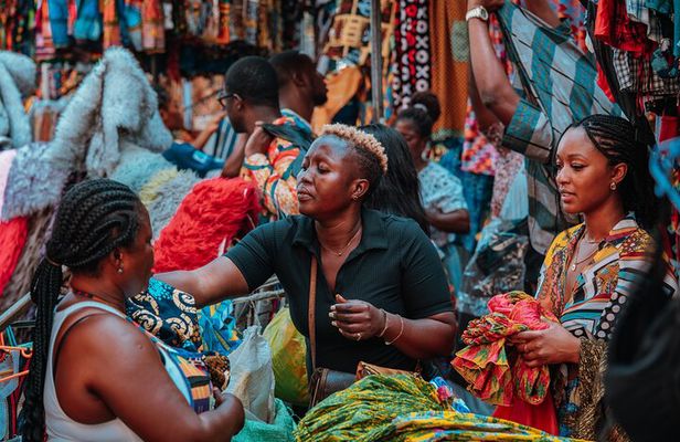 Private Makola Market & Art Centre Sightseeing & Shopping
