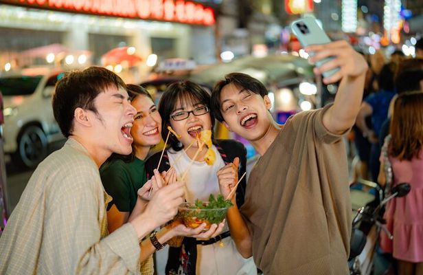 Chinatown Street Food Night Tour by Tuk Tuk in Bangkok