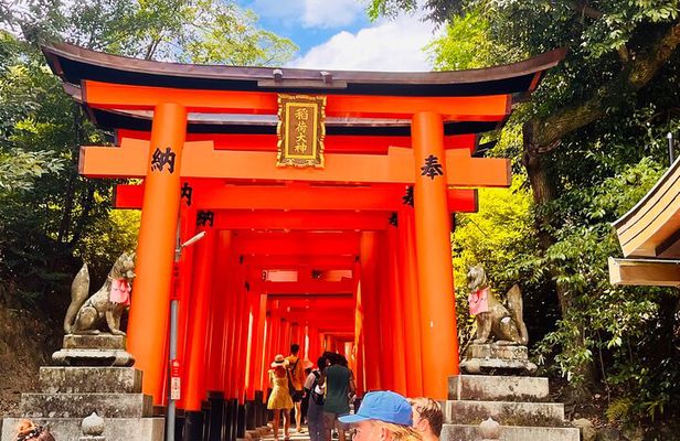 Kyoto Customizable Tour with Guide and Luxury Vehicle
