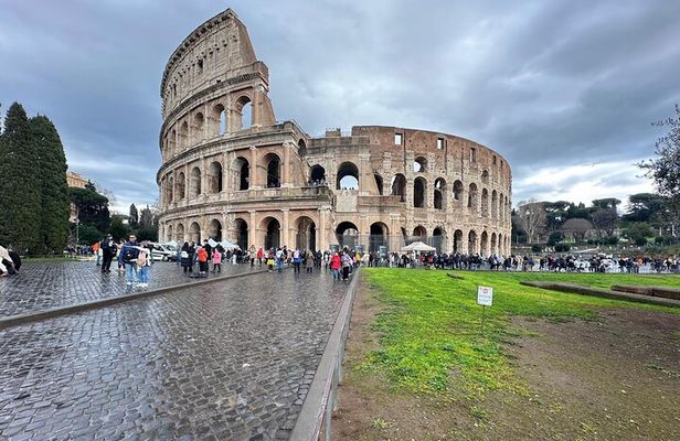Private Full Guided Tour of Colosseum Roman Forum & Palatine Hill