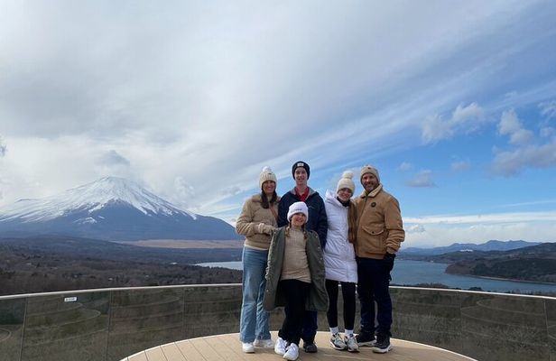 Private Mt.Fuji driving tour with a local English speaking guide