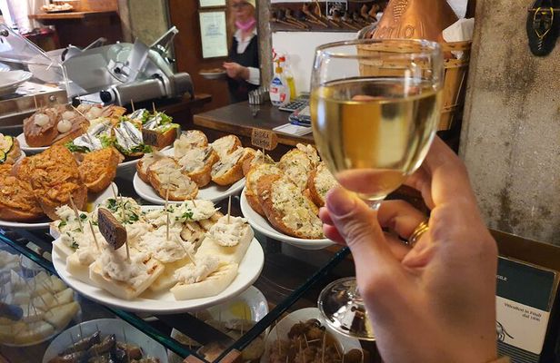 Venice Traditional Eateries Food Crawl and Guided Tour