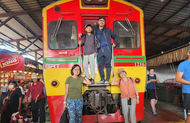 Private Floating Market and Maeklong Railway Tour from Bangkok