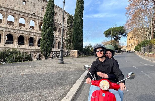 Vespa Tour - The Essence of Rome