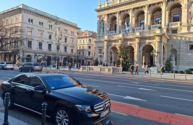 Budapest Private City Tour by car in 2 hours
