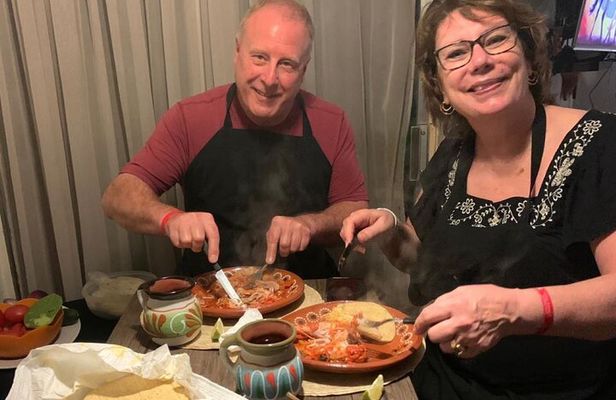 Cooking Class in Cancun with Traditional Dishes and Drinks